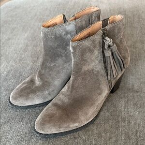 Vionic Madeline Weather Resistant Taupe Suede Tassel Ankle Boots Size 7.5